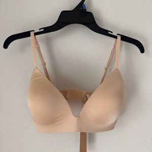 NWT- Skims wireless Tshirt Demi Bra